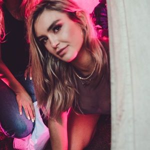 Meet your Posher, Chloe